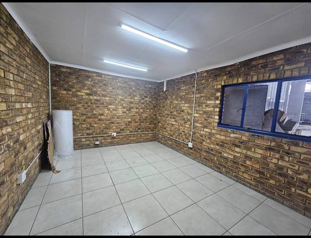 1,459M² WAREHOUSE TO LET IN ISANDO